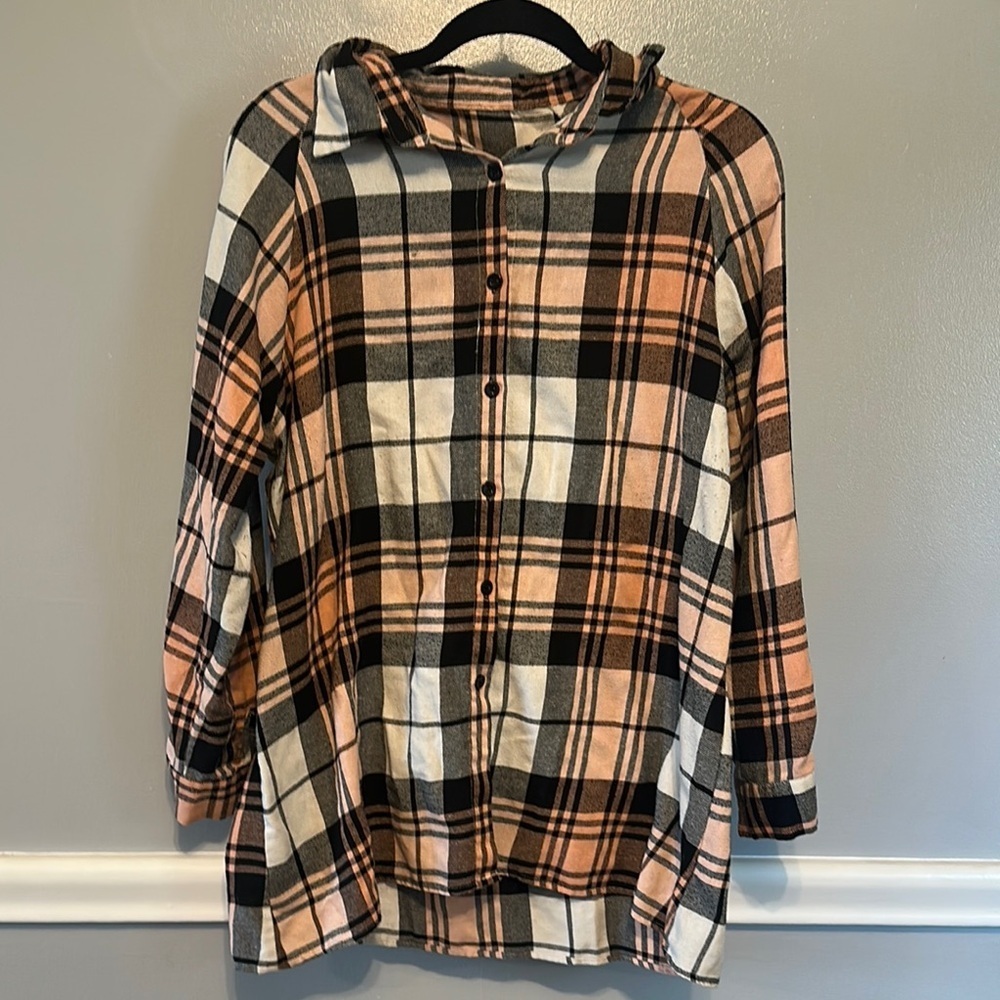 SHEIN Black and White 3/4 Sleeve Button Down Shirt